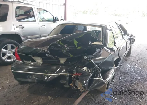 2004 Ford Crown Victoria Lx z USA, uszkodzony, nr VIN 2FAHP74WX4X157182